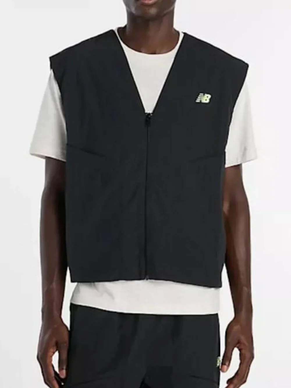 New Balance Black Castlefield Woven Vest in Medium
